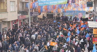 AK Parti kadrolarından miting gibi açılış