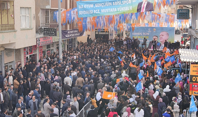 AK Parti kadrolarından miting gibi açılış