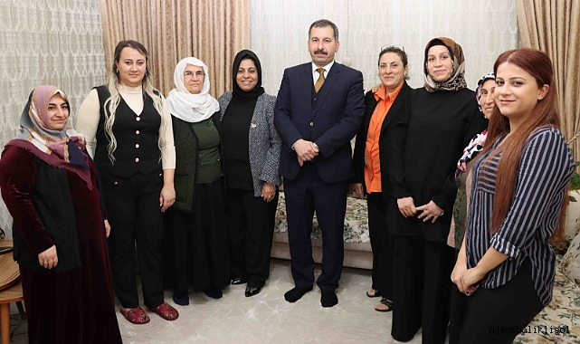 Başkan Baydilli vatandaşlara yeni dönemdeki Karaköprü'yü anlatıyor