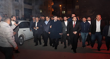 Başkan Baydilli’ye miting gibi ev toplantısı