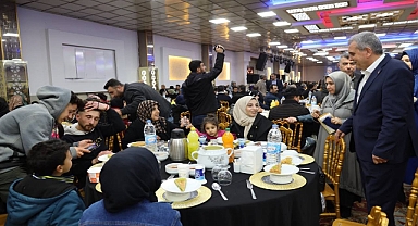 Başkan Beyazgül vatandaşlarla iftar sofrasında buluştu