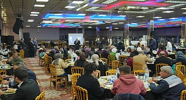 Başkan Beyazgül ve Vekil Bozdağ ilk iftarı depremzedelerle yaptı