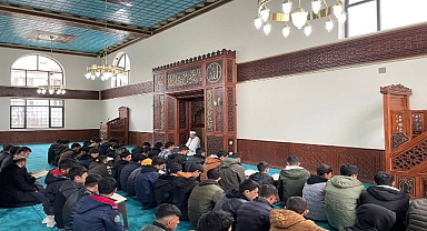 Gençlerin desteğiyle Hilvan Merkez Hacı Maksut Camii yeniden açıldı