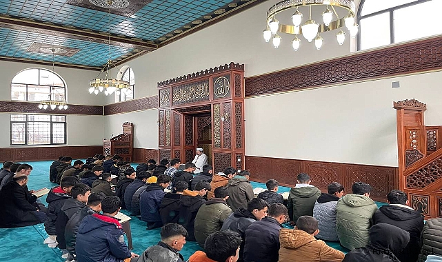 Gençlerin desteğiyle Hilvan Merkez Hacı Maksut Camii yeniden açıldı