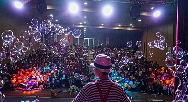 Karaköprü'de çocuklar Bubble Show gösterisiyle doyasıya eğlendi