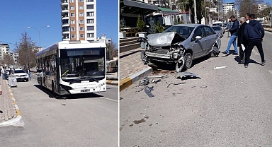 Karaköprü’de toplu taşıma aracı ile otomobil çarpıştı! 