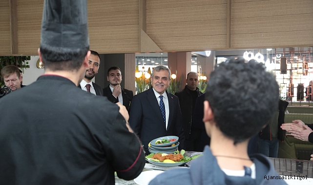 Karaköprü'deki esnaf ve vatandaşlardan Başkan Beyazgül’e tam destek