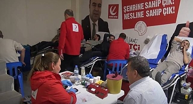 Kızılay stantları Nihat Çiftçi seçim ofisinde kuruldu 