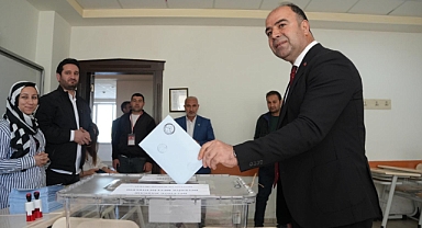 Nihat Çiftçi sandık başında sağduyu mesajı verdi