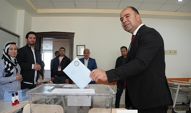 Nihat Çiftçi sandık başında sağduyu mesajı verdi