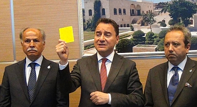 Şanlıurfa’da konuşan Babacan, iktidara sarı kart gösterdi!