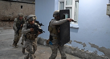 Urfa'da 9 adrese operasyon! 9 gözaltı 