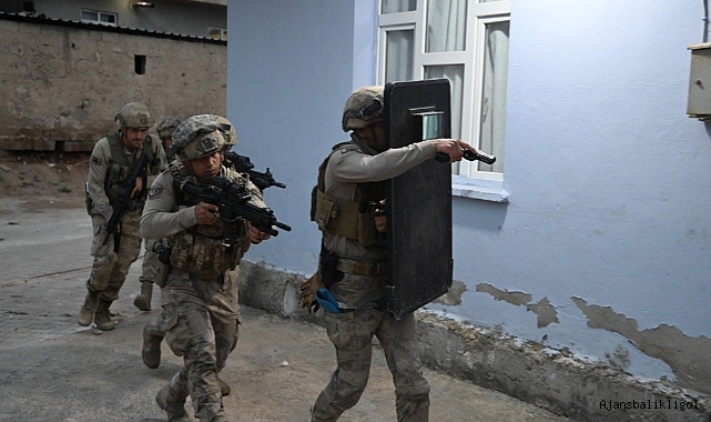 Urfa'da 9 adrese operasyon! 9 gözaltı