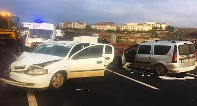 Urfa'da iki otomobil çarpıştı! Çok sayıda yaralı var