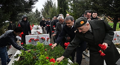 Urfa’da Şehitlik Anıtına çelenk sunularak şehit kabirleri ziyaret edildi