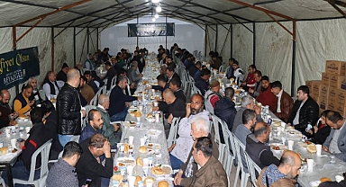 Urfa’da vatandaşlar iftar saatinde aynı sofaryı paylaştı