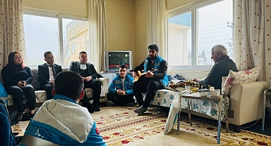 Urfa’da yaşlılara saz çalınıp türküler söylendi