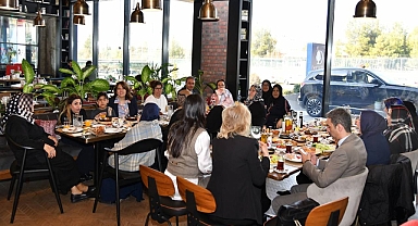 Vali Şıldak, engellilerle kahvaltıda bir araya geldi