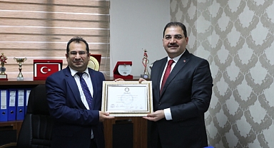 Başkan Canpolat, bir kez daha mazbatasını aldı