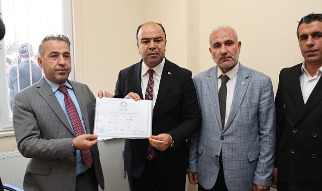 Başkan Çifti mazbatasını alarak görevine başladı