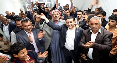 Başkan Özyavuz tebrikleri kabul ediyor