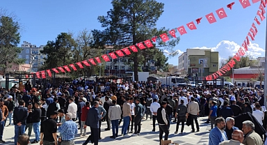 Hilvan'da seçim gerginliği! DEM Partililer kaymakamlık önünde bekliyor 