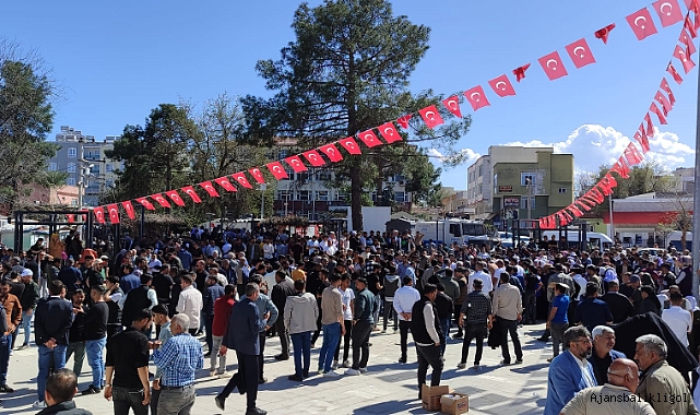 Hilvan'da seçim gerginliği! DEM Partililer kaymakamlık önünde bekliyor