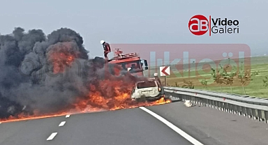 Hilvan yolunda bir araç cayır cayır yandı! 