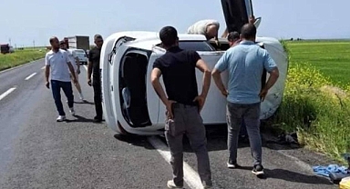 Hilvan yolunda feci kaza! Otomobil takla atarak yan yattı