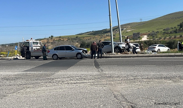 Karaköprü'de bir kaza daha! Araç orta refüje çıktı