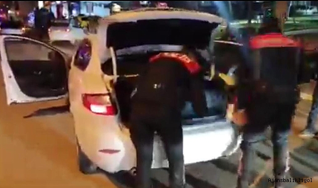 Şanlıurfa'da aranan şahıslar yakalandı! Çalıntı araçlar bulundu