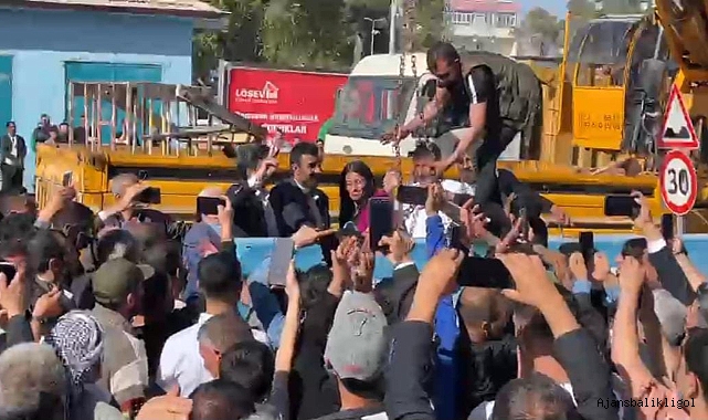 Suruç Belediyesi önündeki beton bloklar kaldırıldı