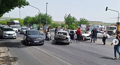 Urfa'da çok sayıda araç birbirine girdi! Çok sayıda yaralı var