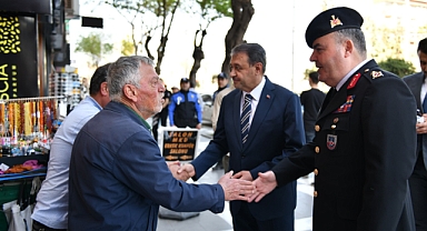 Vali Şıldak, Atatürk Bulvarında vatandaşlarla bir araya geldi 
