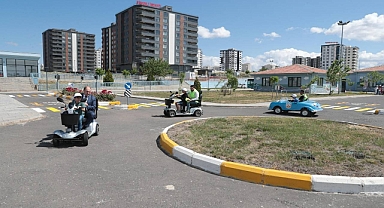 Başkan Gülpınar, minik çocuklarla güvenli trafik eğitimine katıldı 