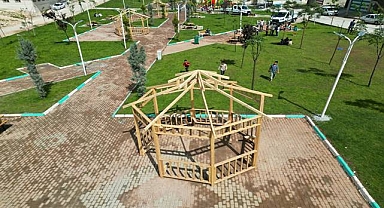 Eyyübiye Belediyesi ürettiği açık hava mobilyalarıyla ilçeye değer katıyor