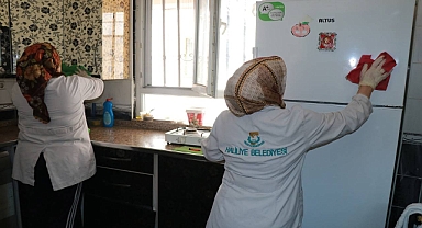 Haliliye Belediyesi haneleri dip bucak temizliyor 