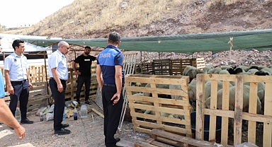 Karaköprü’de kurban satış yerleri hazırlanıyor