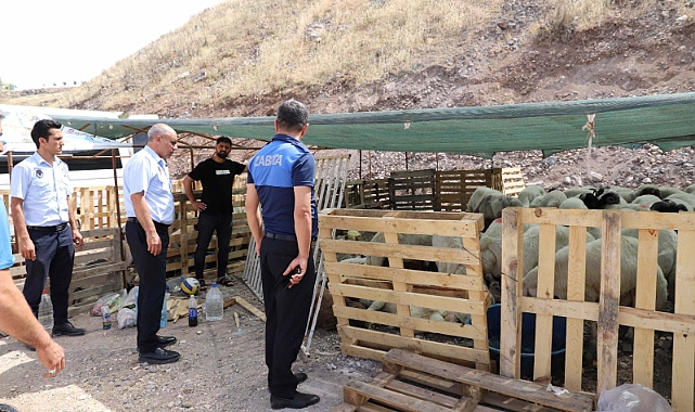 Karaköprü’de kurban satış yerleri hazırlanıyor