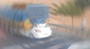 Urfa’da otomobil TIR’ın altına girdi! Yaralılar var 