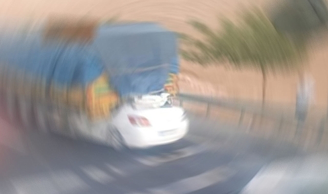 Urfa’da otomobil TIR’ın altına girdi! Yaralılar var 