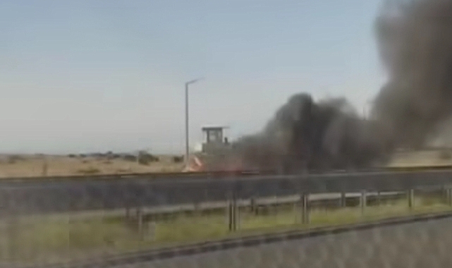 Hilvan Yolunda Seyir Halindeki Araç Alev Topuna Döndü!