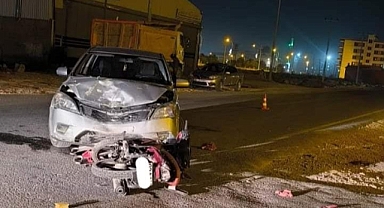 Urfa'da 3 Kişinin Bindiği Motosiklet, Otomobil İle Çarpıştı 