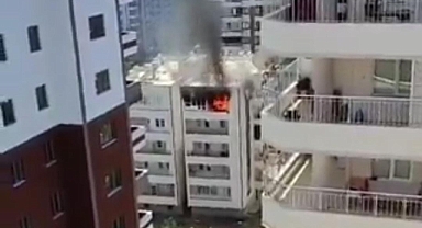 Urfa'da bir binada patlama sonrası yangın