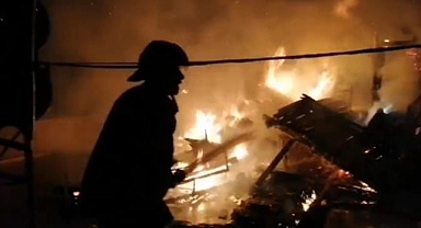 Urfa'da gece saatlerinde korkutan yangın! 