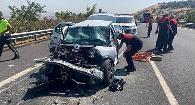 Urfa'da Otomobil TIR'a Arkadan Çarptı! 1 Yaralı 