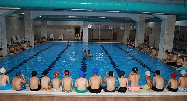 Haliliye Belediyesi İle Günde 1600 Çocuk Yüzme Eğitimi Alıyor