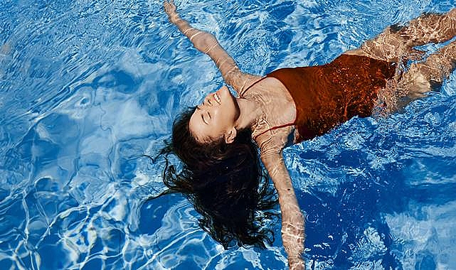 Klor Saçınız İçin Kötü müdür? Temel Bakım ve Onarım İpuçları