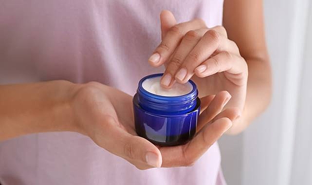 Nara Smith'in Ev Yapımı Güneş Kremi: Denemeye Değer Bir Trend mi?