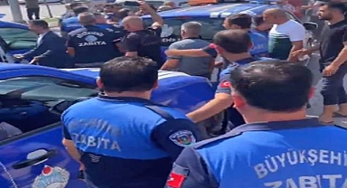 Urfa'da Zabıta Ve Seyyar Satıcılar Arasında Arbede Yaşandı! Yaralılar Var